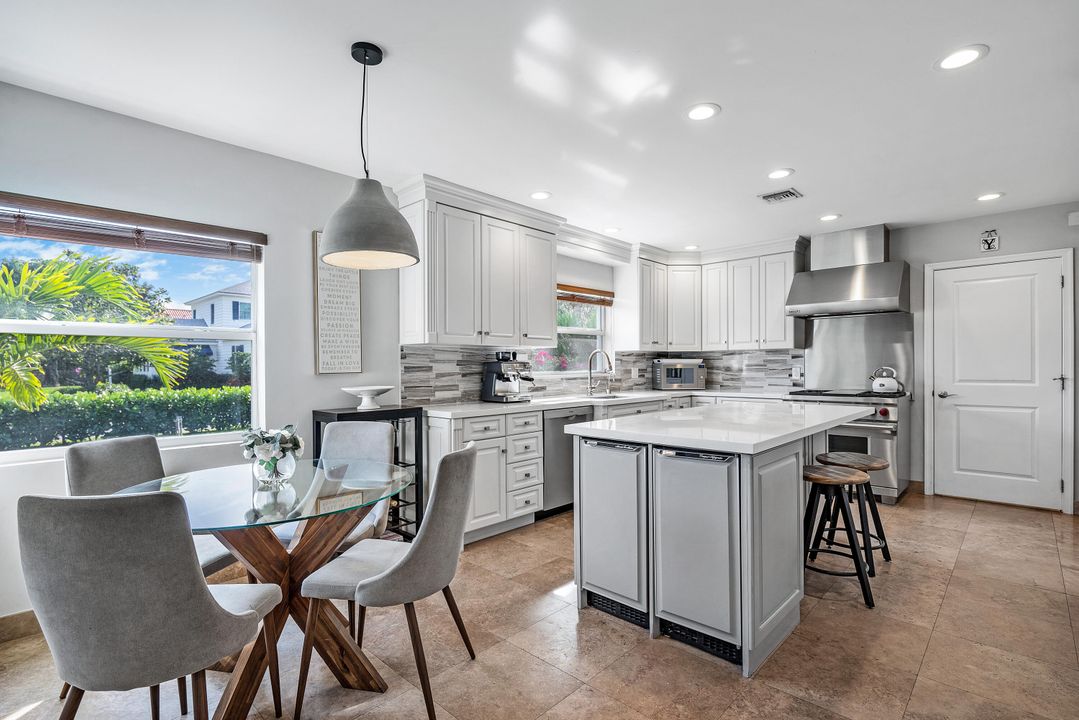 Recently Sold: $1,395,000 (3 beds, 3 baths, 2087 Square Feet)