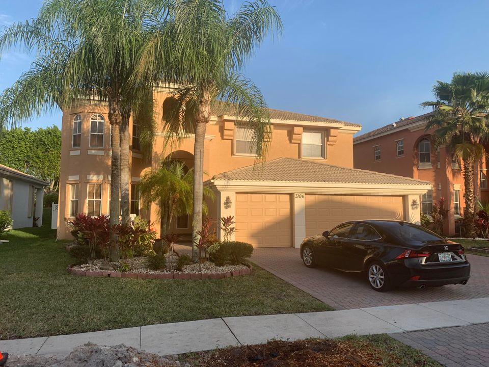 Recently Sold: $625,000 (5 beds, 3 baths, 3438 Square Feet)