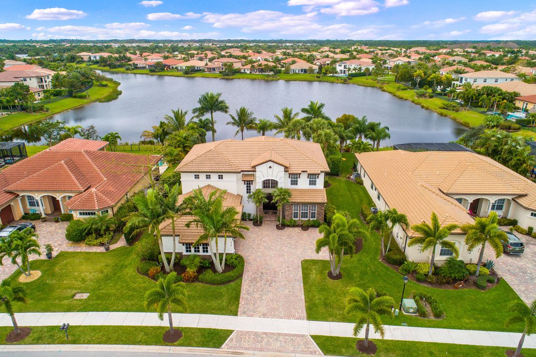 Recently Sold: $1,200,000 (6 beds, 5 baths, 4543 Square Feet)