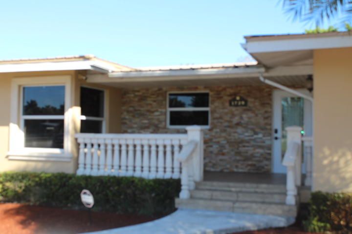 Recently Sold: $275,000 (2 beds, 2 baths, 1815 Square Feet)