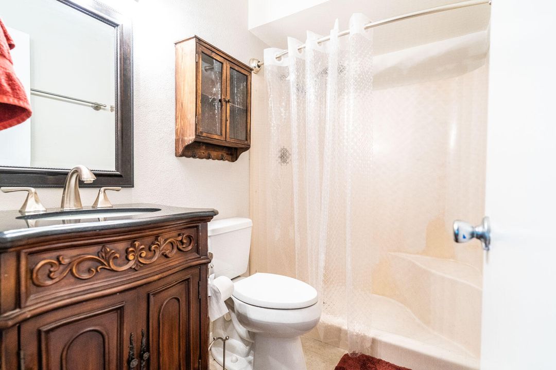 最近售出: $129,000 (2 贝兹, 2 浴室, 1014 平方英尺)