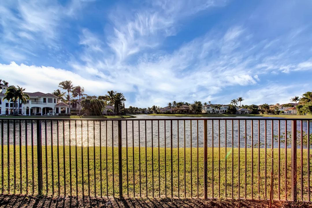 Recently Sold: $2,100,000 (5 beds, 5 baths, 5546 Square Feet)