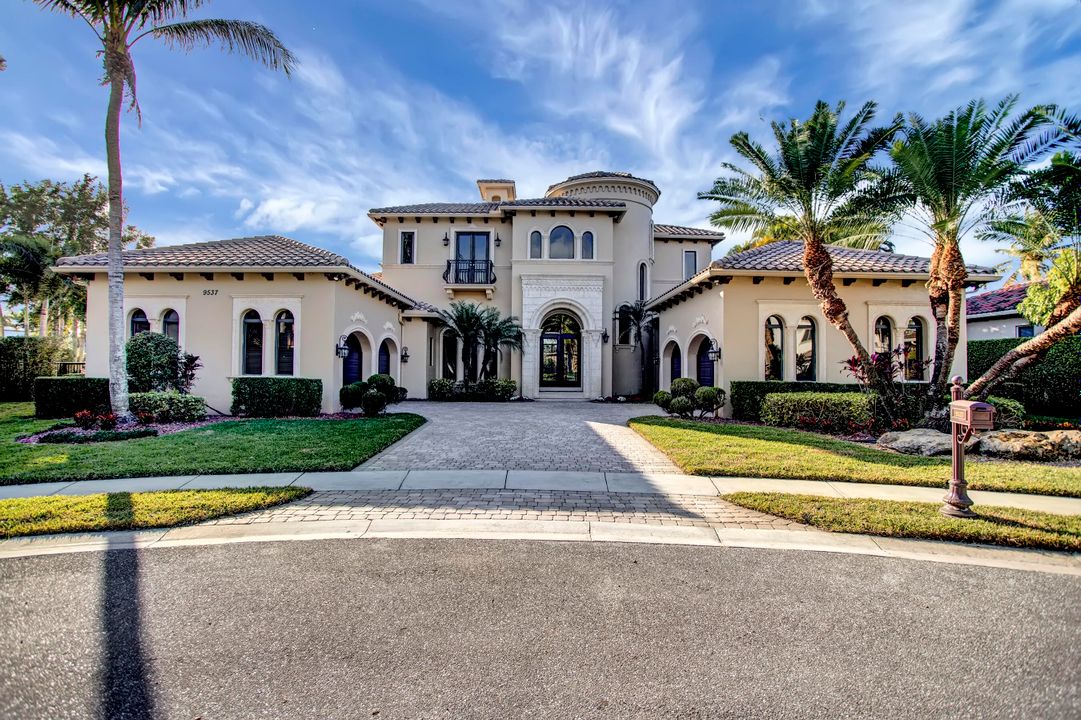 Recently Sold: $2,100,000 (5 beds, 5 baths, 5546 Square Feet)