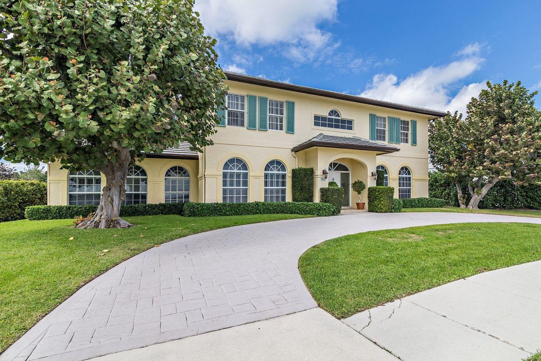 Recently Sold: $3,950,000 (5 beds, 4 baths, 3822 Square Feet)