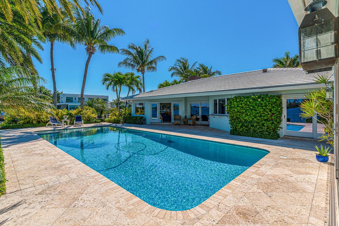 Recently Sold: $2,100,000 (3 beds, 3 baths, 3127 Square Feet)
