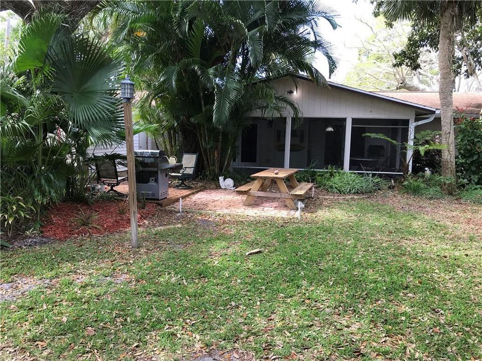 Recently Sold: $275,000 (3 beds, 2 baths, 2046 Square Feet)