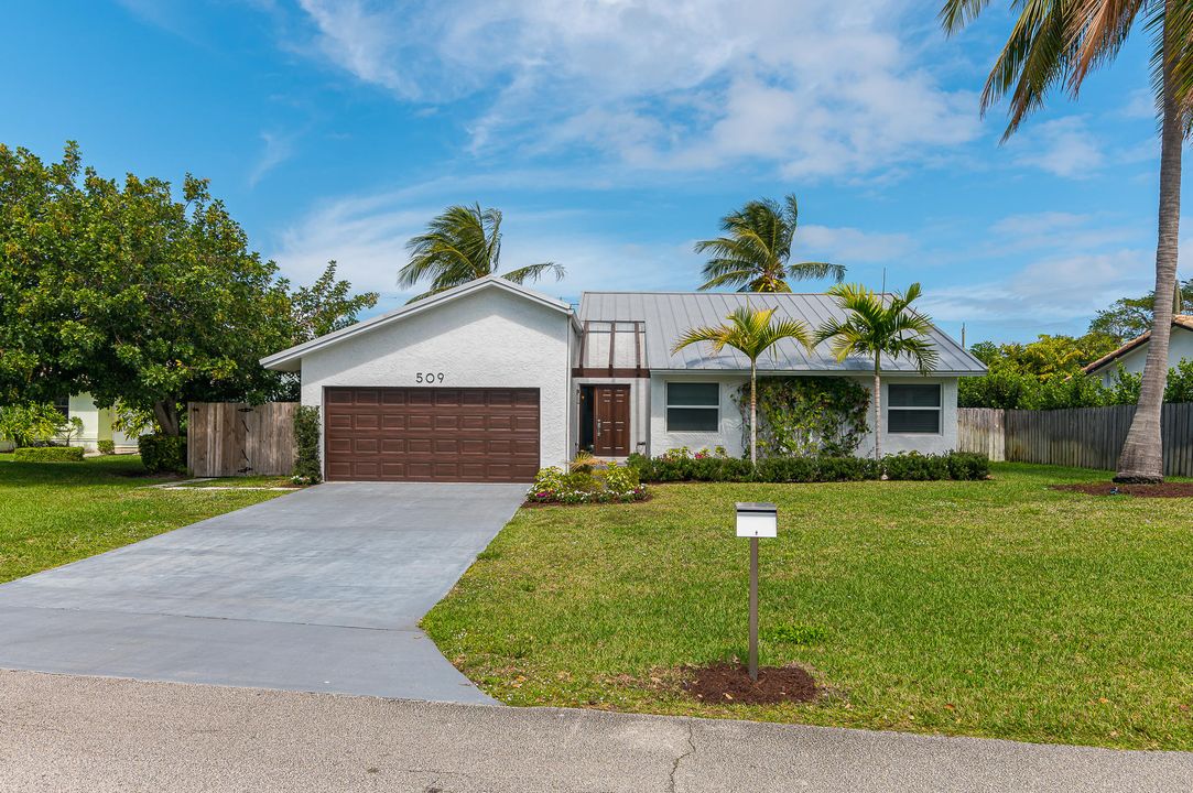 Recently Sold: $869,000 (3 beds, 2 baths, 1684 Square Feet)