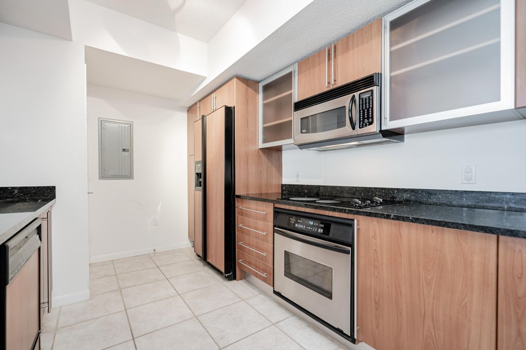 Recently Sold: $262,500 (2 beds, 2 baths, 1175 Square Feet)