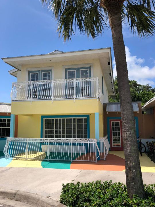 Active With Contract: $1,300 (0 beds, 0 baths, 800 Square Feet)