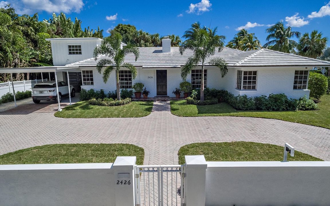 Recently Sold: $3,275,000 (5 beds, 3 baths, 2507 Square Feet)