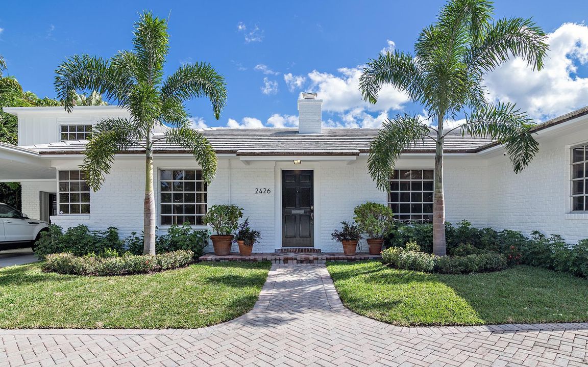 Recently Sold: $3,275,000 (5 beds, 3 baths, 2507 Square Feet)