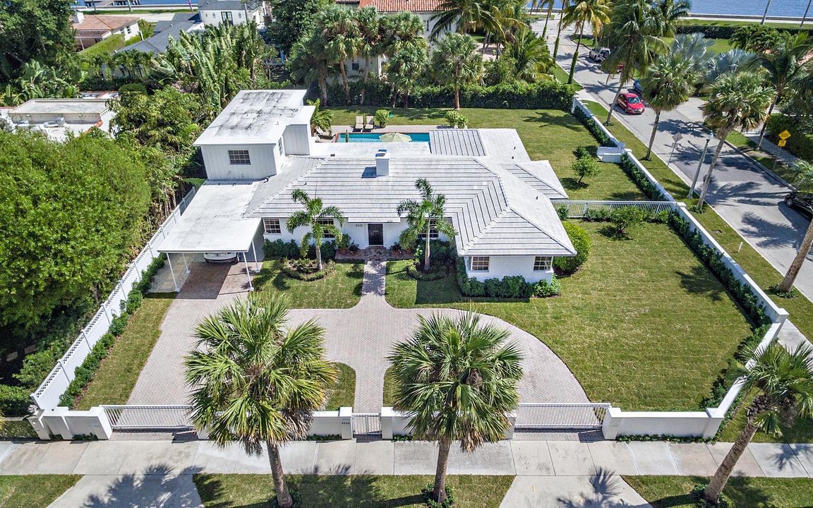Recently Sold: $3,275,000 (5 beds, 3 baths, 2507 Square Feet)