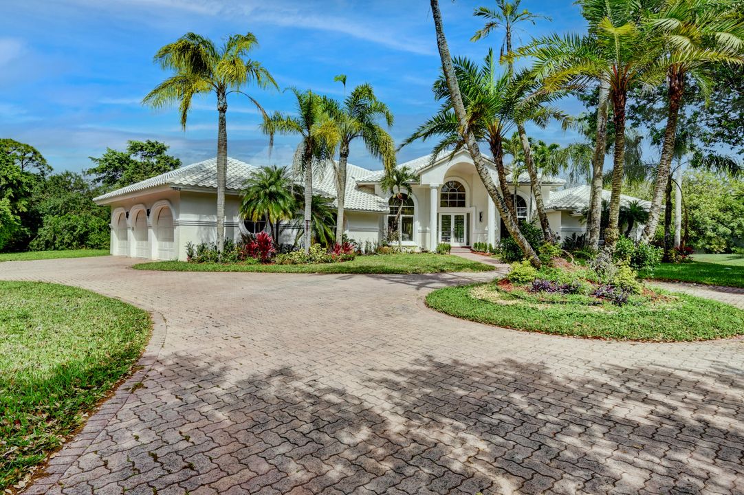 Recently Sold: $1,275,000 (6 beds, 5 baths, 4890 Square Feet)