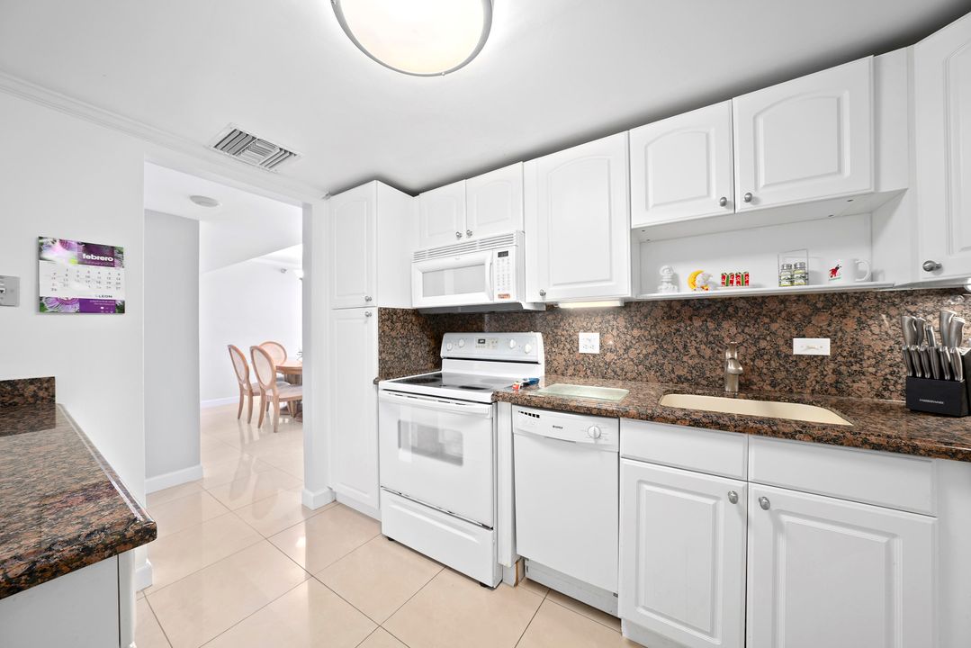 Recently Sold: $299,000 (2 beds, 2 baths, 1033 Square Feet)