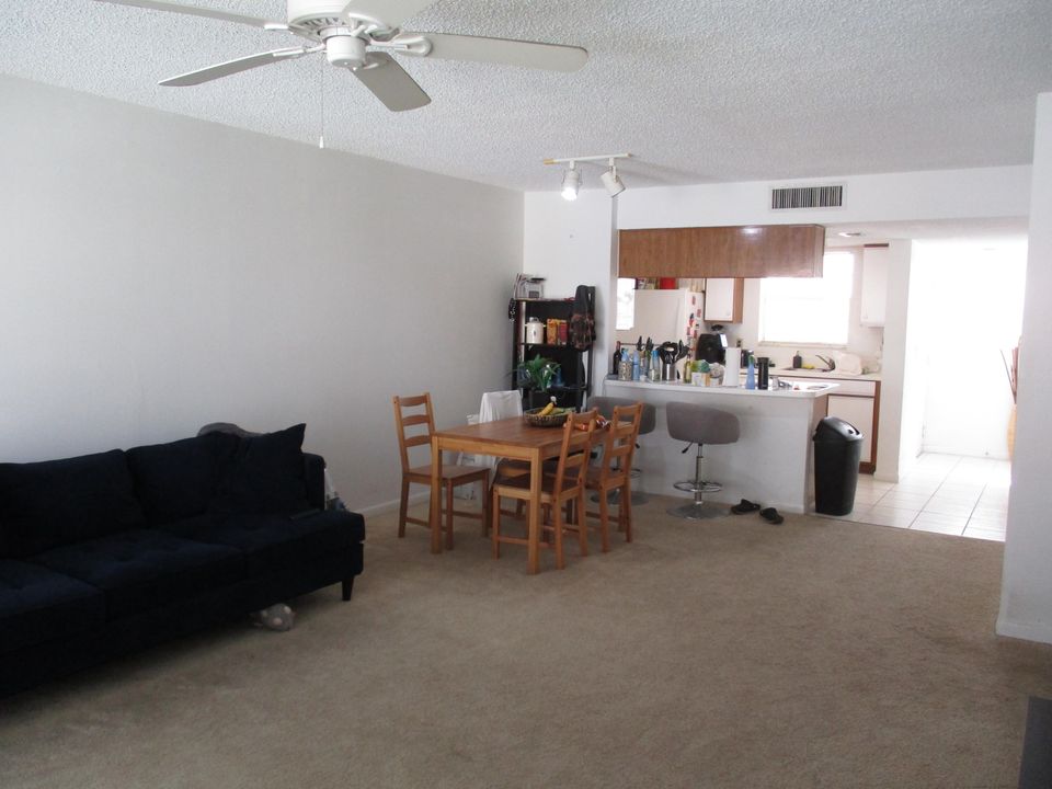 Recently Rented: $1,600 (2 beds, 2 baths, 981 Square Feet)