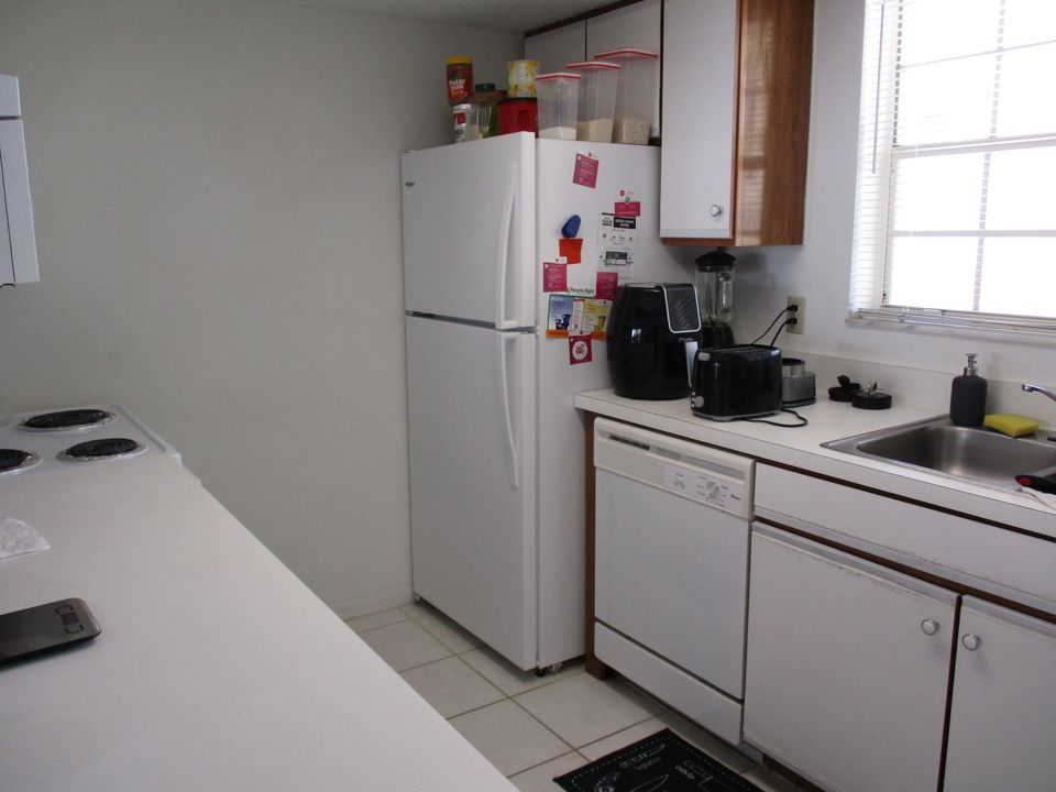 Recently Rented: $1,600 (2 beds, 2 baths, 981 Square Feet)