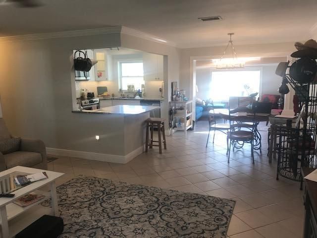 Recently Sold: $305,000 (3 beds, 2 baths, 1296 Square Feet)