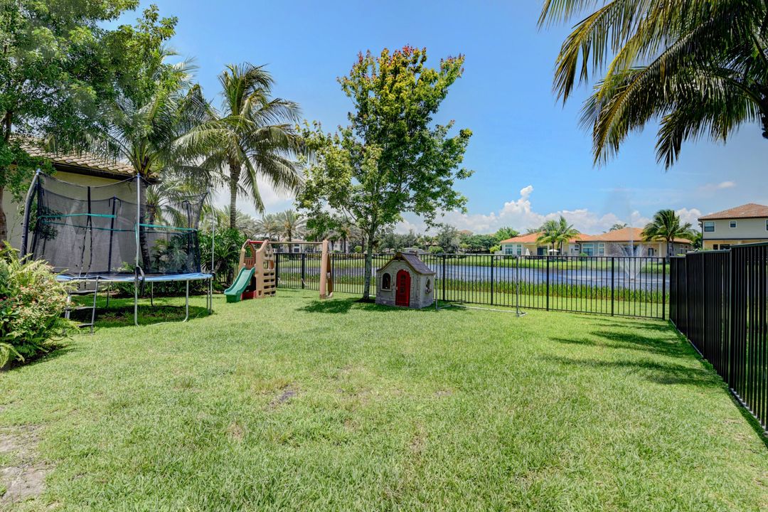 Recently Sold: $1,000,000 (4 beds, 4 baths, 3537 Square Feet)