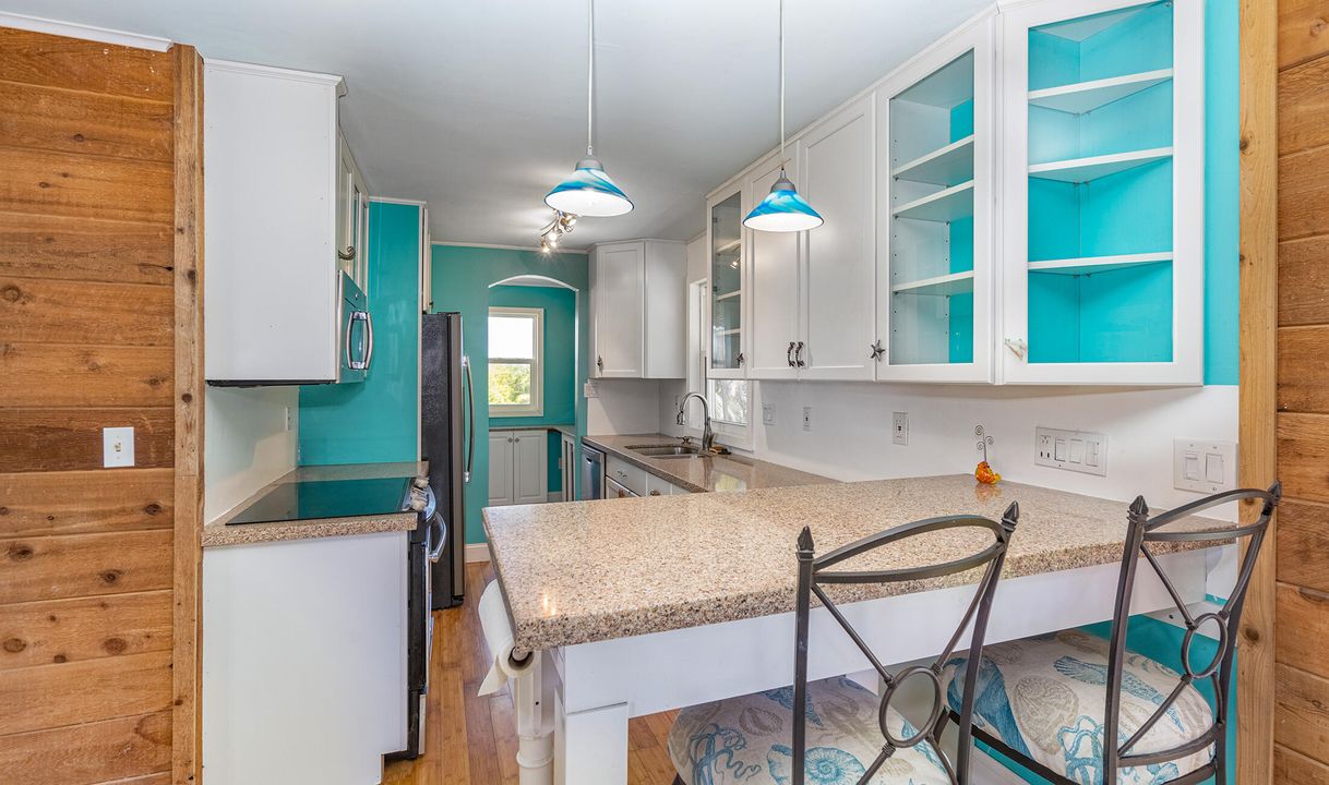 Recently Sold: $875,000 (1 beds, 1 baths, 1338 Square Feet)