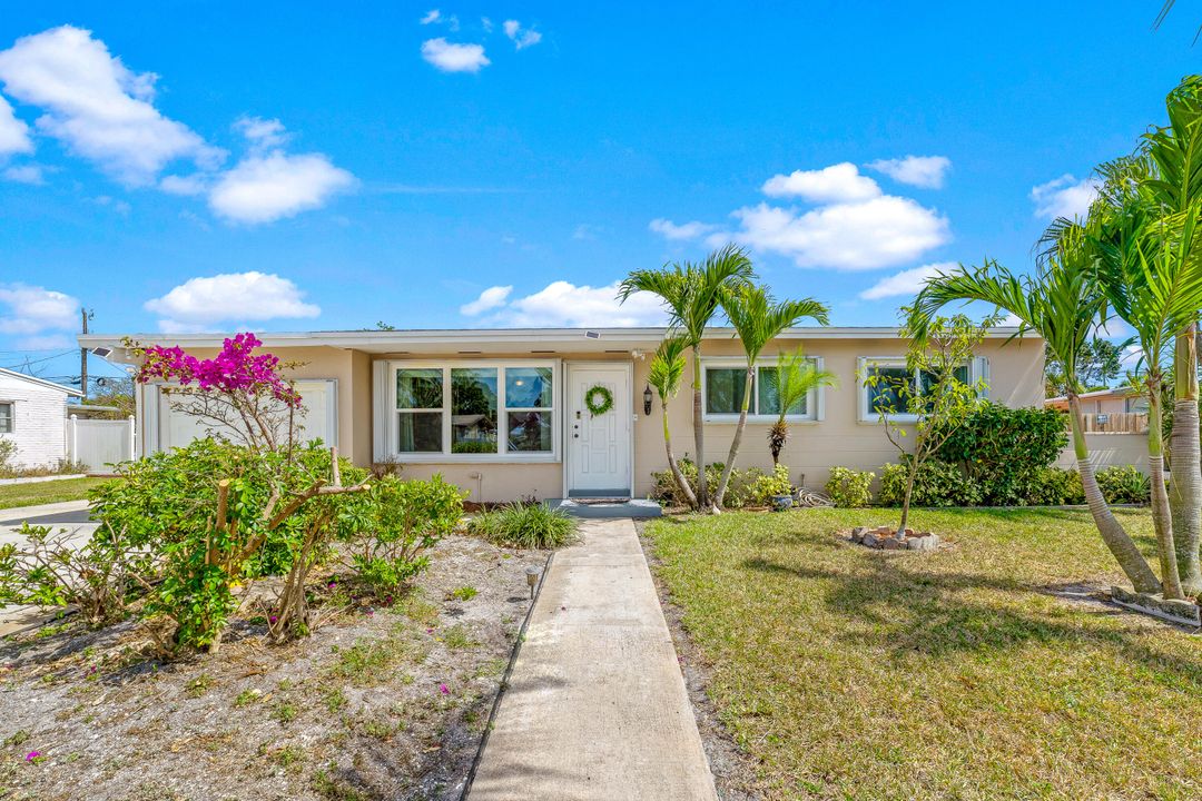 Recently Sold: $359,900 (4 beds, 3 baths, 1879 Square Feet)