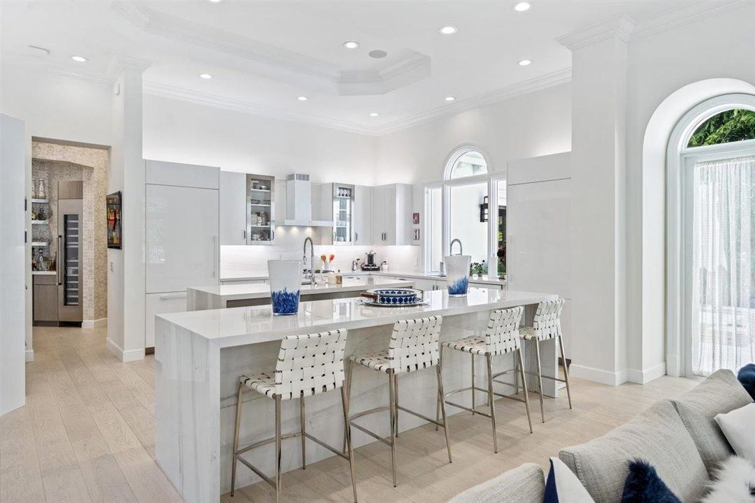 Recently Sold: $3,695,000 (4 beds, 4 baths, 4901 Square Feet)