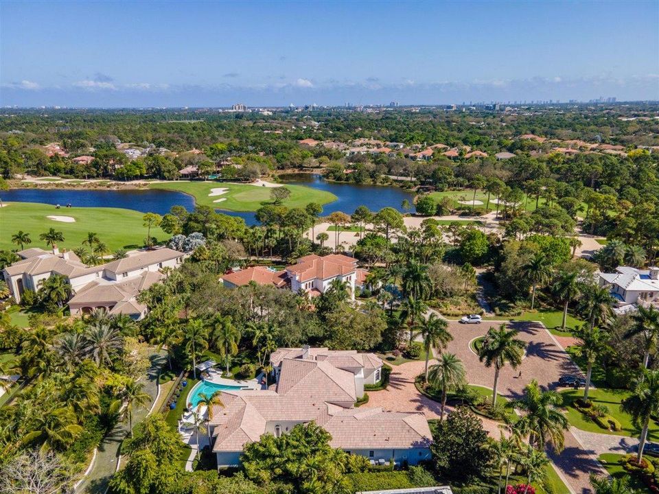 Recently Sold: $3,695,000 (4 beds, 4 baths, 4901 Square Feet)