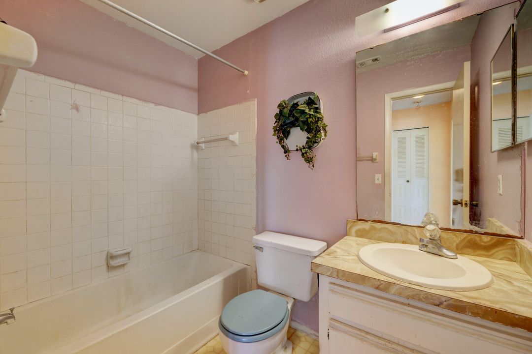 最近售出: $109,900 (2 贝兹, 2 浴室, 898 平方英尺)