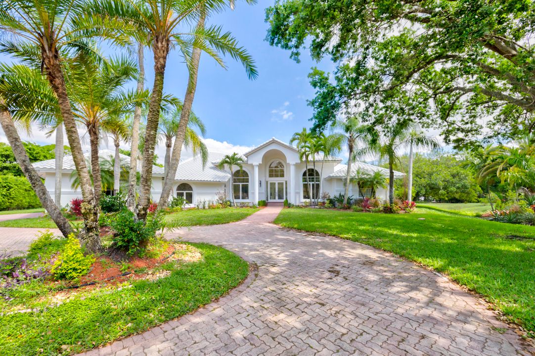 Recently Sold: $1,275,000 (6 beds, 5 baths, 4890 Square Feet)