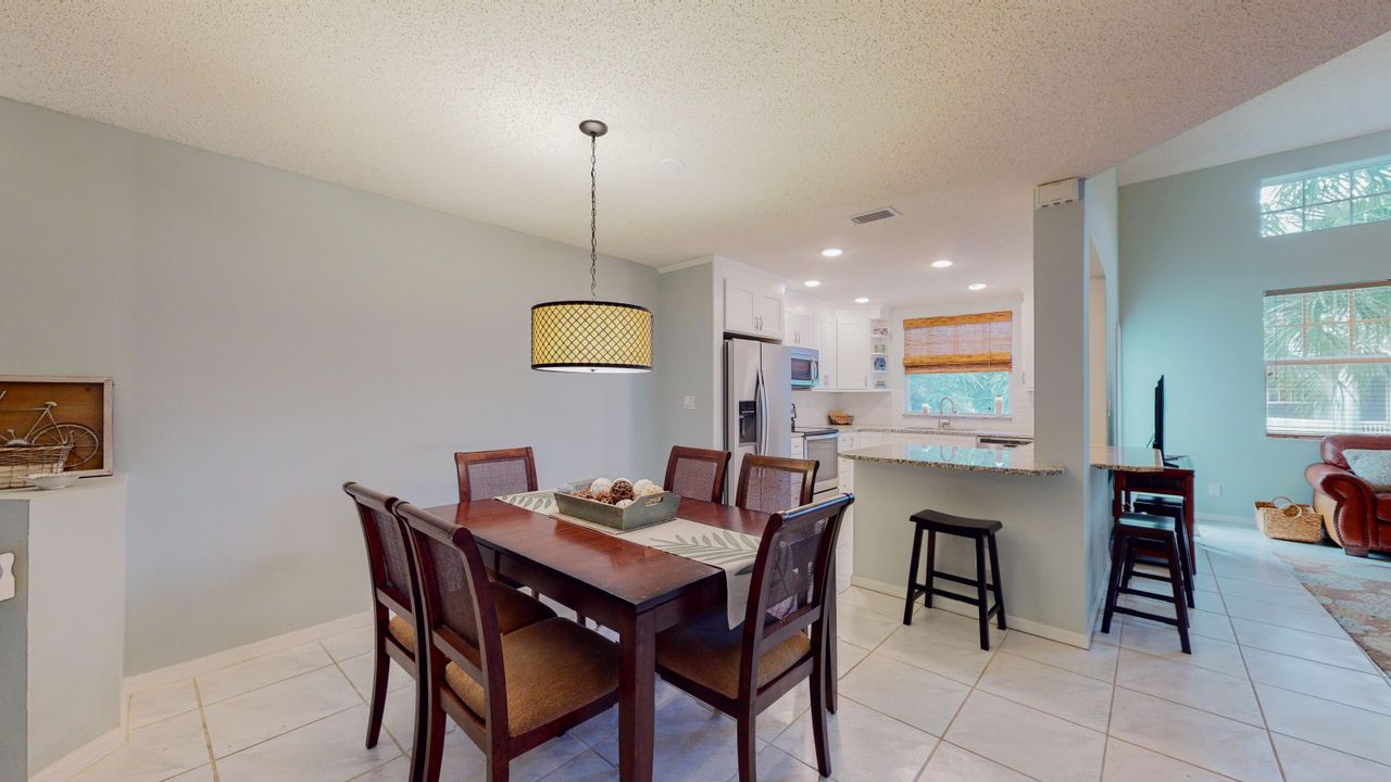 Recently Sold: $480,000 (2 beds, 2 baths, 1624 Square Feet)