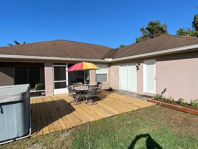 Recently Sold: $369,900 (4 beds, 3 baths, 2041 Square Feet)