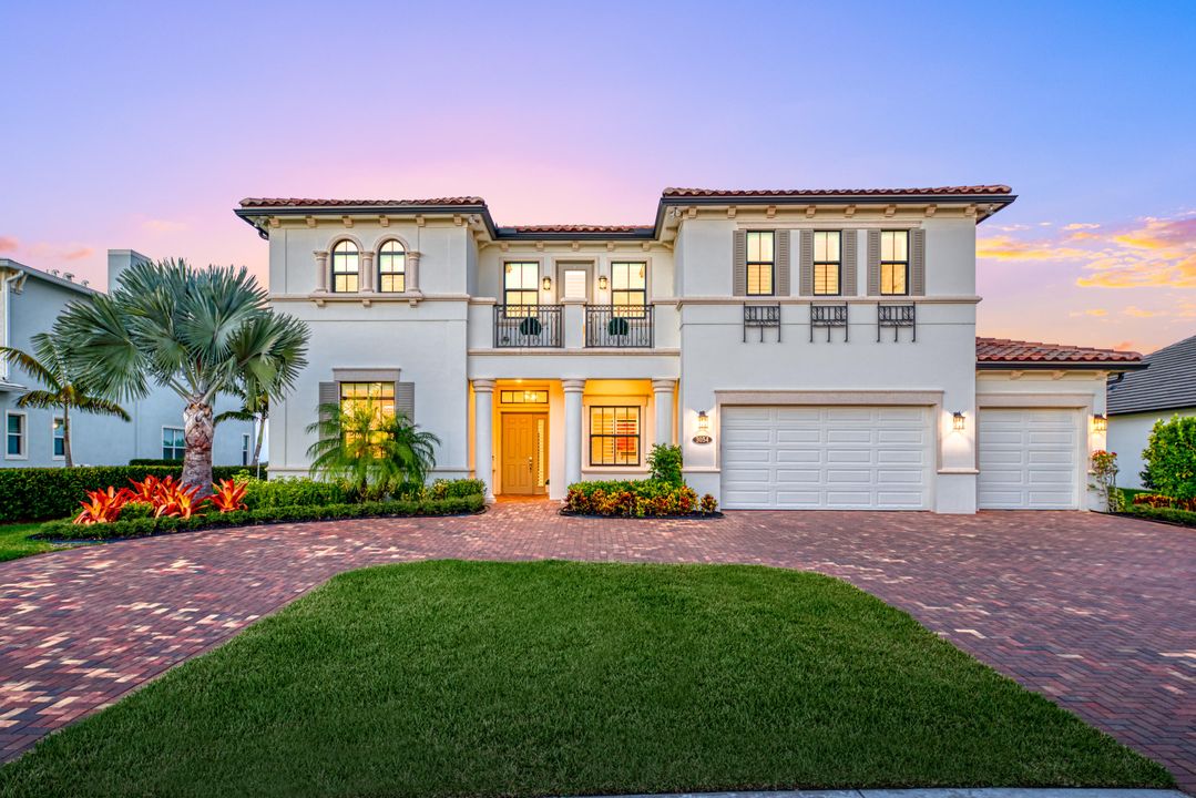 Recently Sold: $2,300,000 (5 beds, 4 baths, 4628 Square Feet)