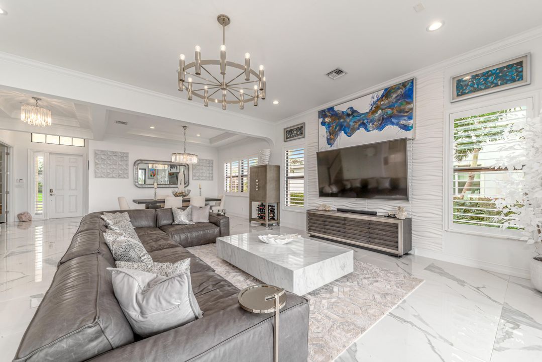 Recently Sold: $2,300,000 (5 beds, 4 baths, 4628 Square Feet)