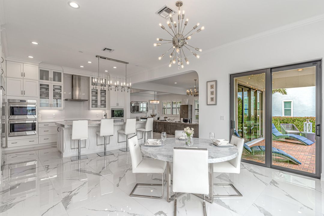 Recently Sold: $2,300,000 (5 beds, 4 baths, 4628 Square Feet)