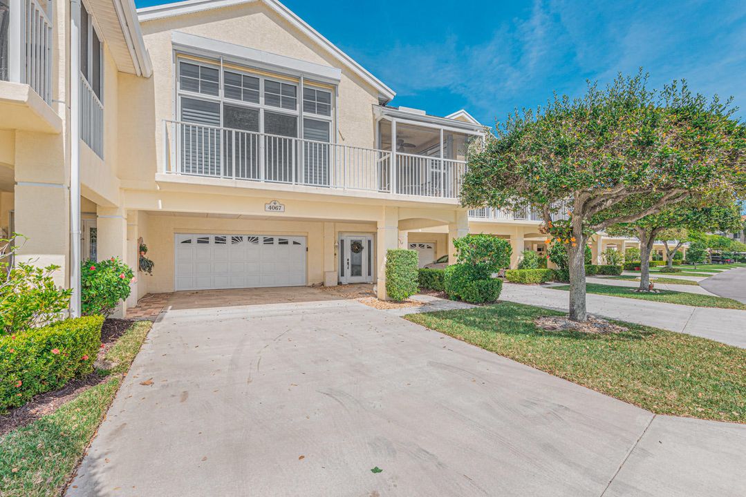 Recently Sold: $499,500 (2 beds, 3 baths, 2411 Square Feet)