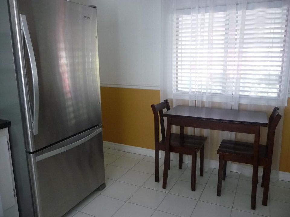 Vendido Recientemente: $39,800 (2 camas, 2 baños, 1100 Pies cuadrados)