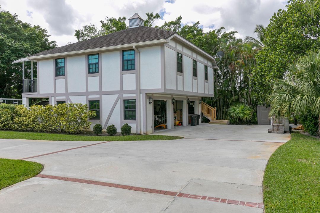 Recently Sold: $1,575,000 (7 beds, 3 baths, 5141 Square Feet)