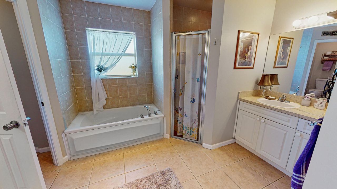 最近售出: $359,900 (4 贝兹, 3 浴室, 2065 平方英尺)