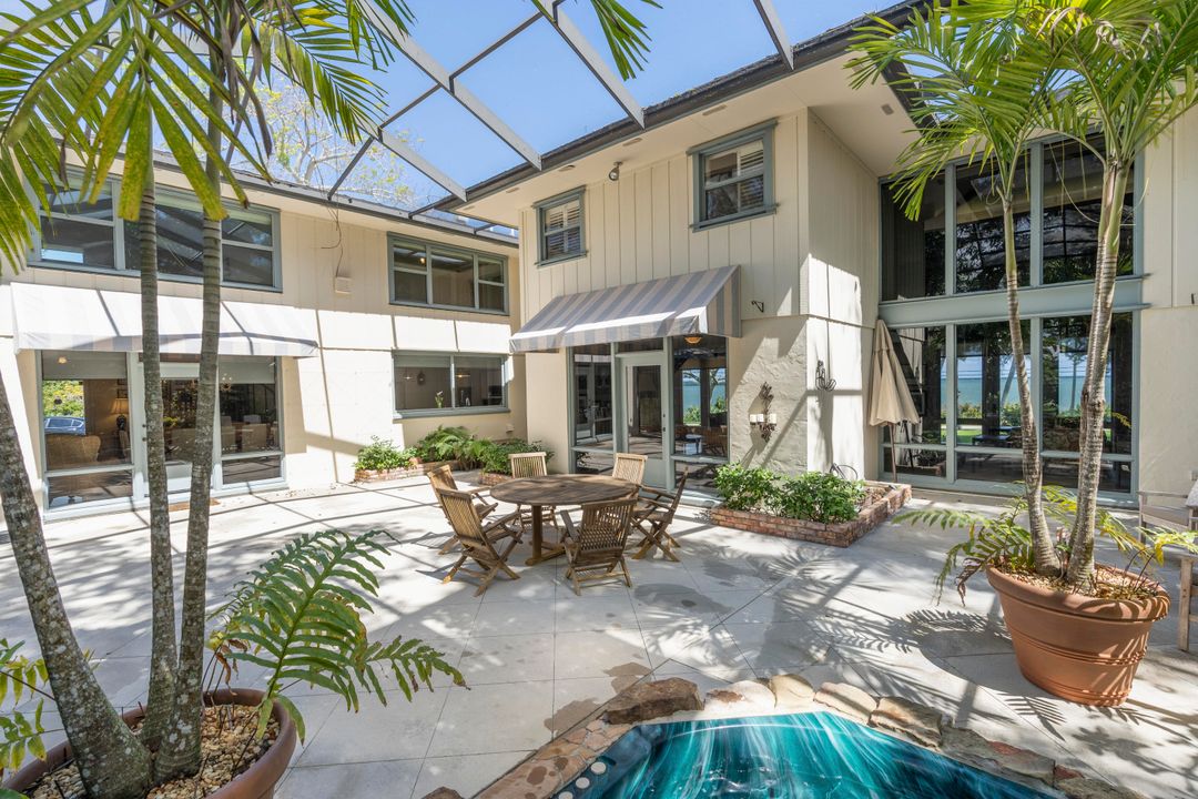 Recently Sold: $1,350,000 (5 beds, 2 baths, 5007 Square Feet)