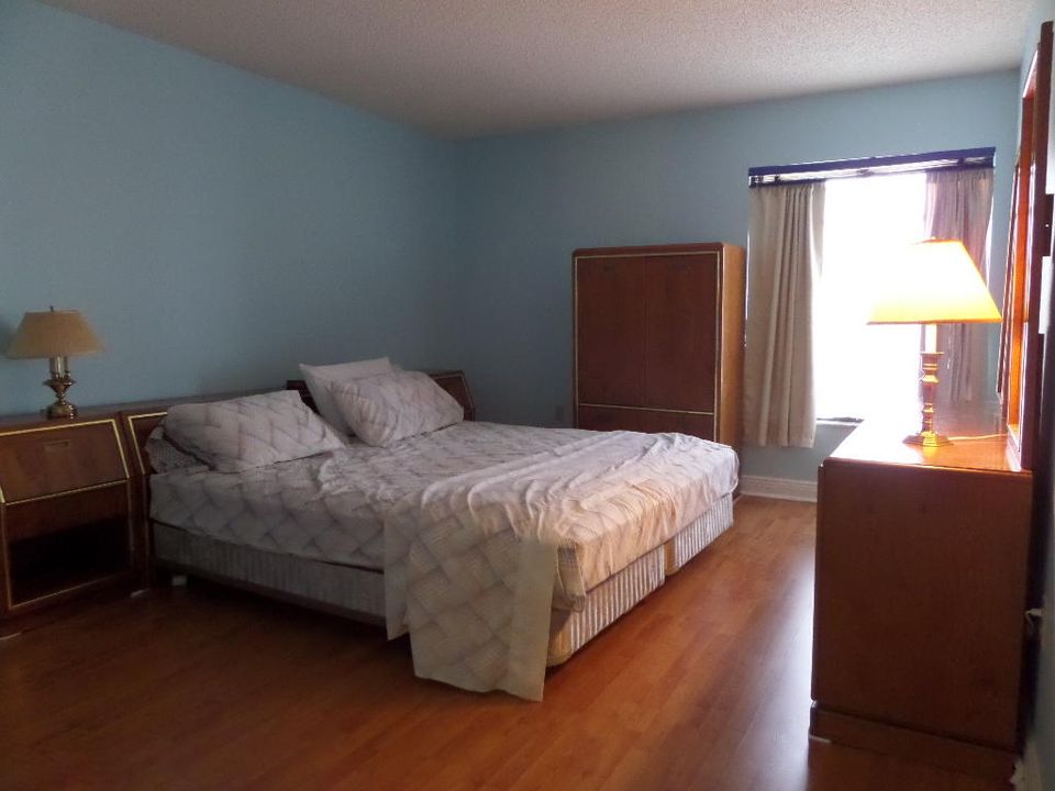 Vendido Recientemente: $175,000 (2 camas, 2 baños, 1170 Pies cuadrados)