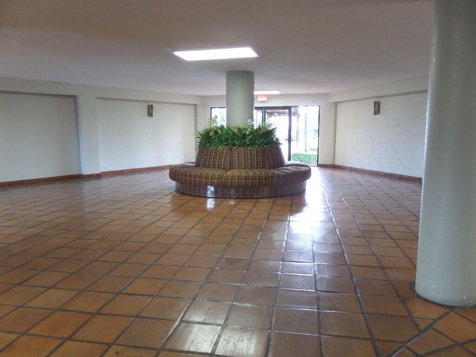 Vendido Recientemente: $175,000 (2 camas, 2 baños, 1170 Pies cuadrados)