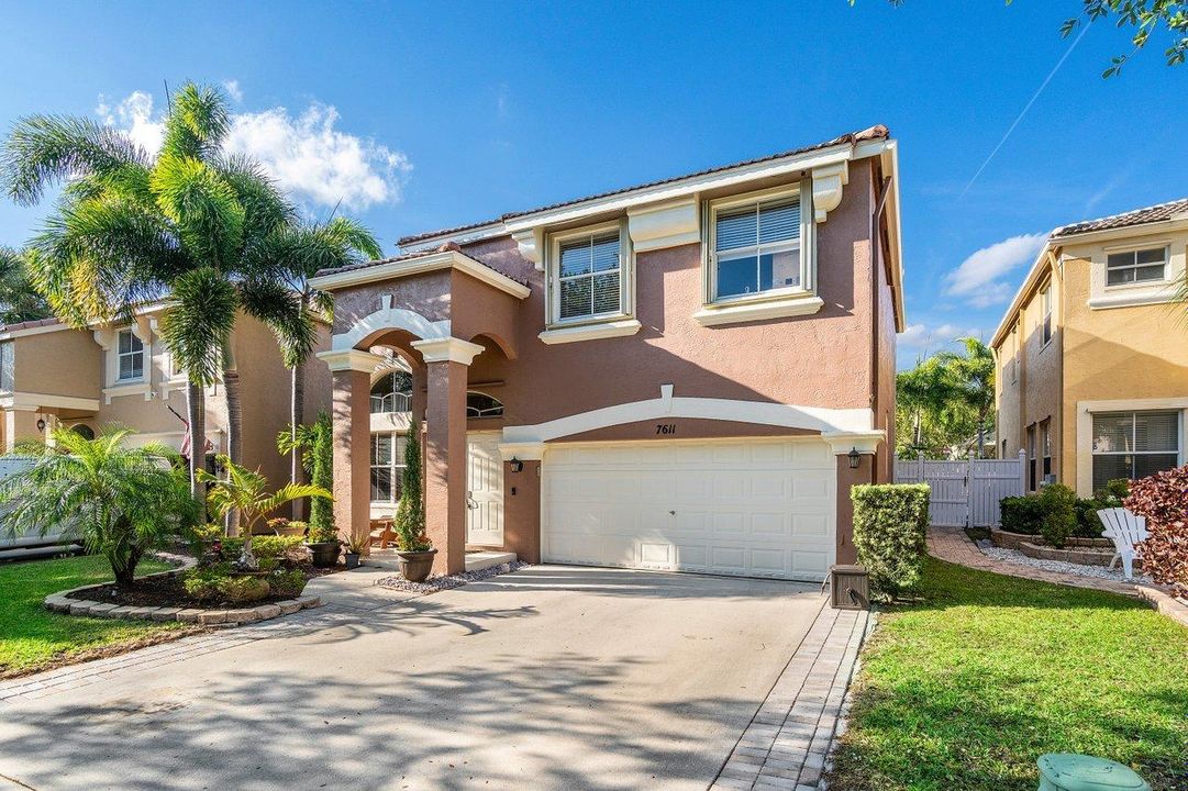 Recently Sold: $449,000 (3 beds, 3 baths, 2148 Square Feet)