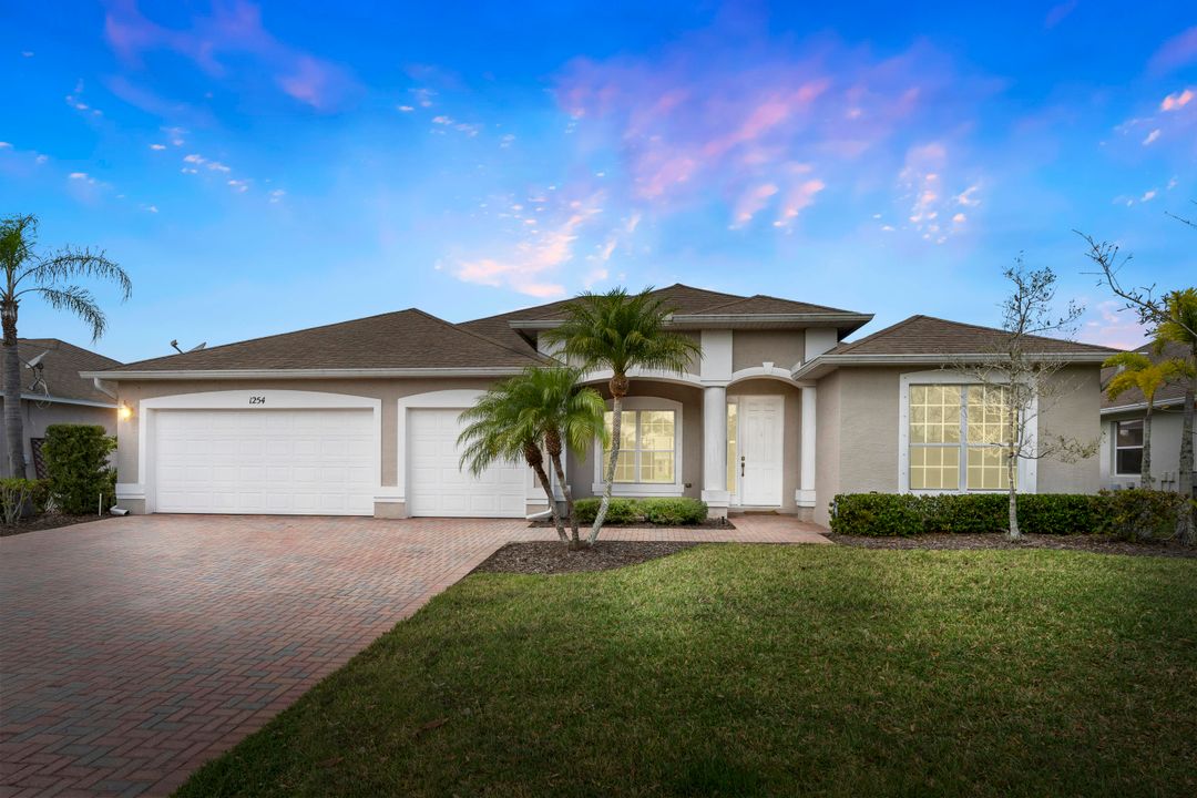 Recently Sold: $330,000 (4 beds, 2 baths, 2523 Square Feet)