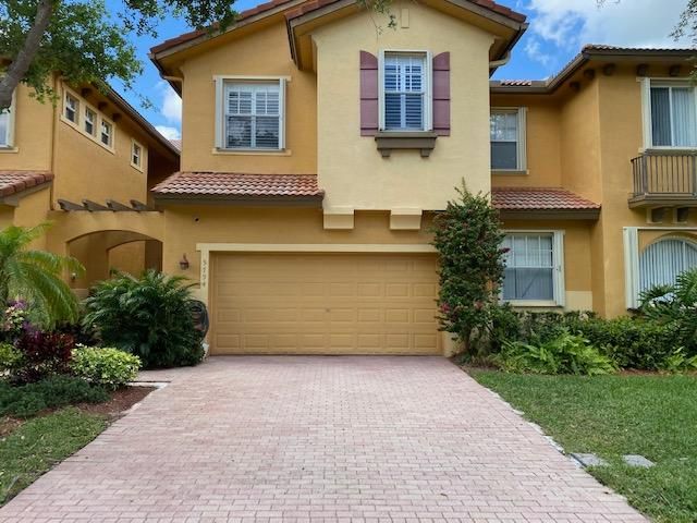 Recently Sold: $465,000 (3 beds, 2 baths, 2253 Square Feet)