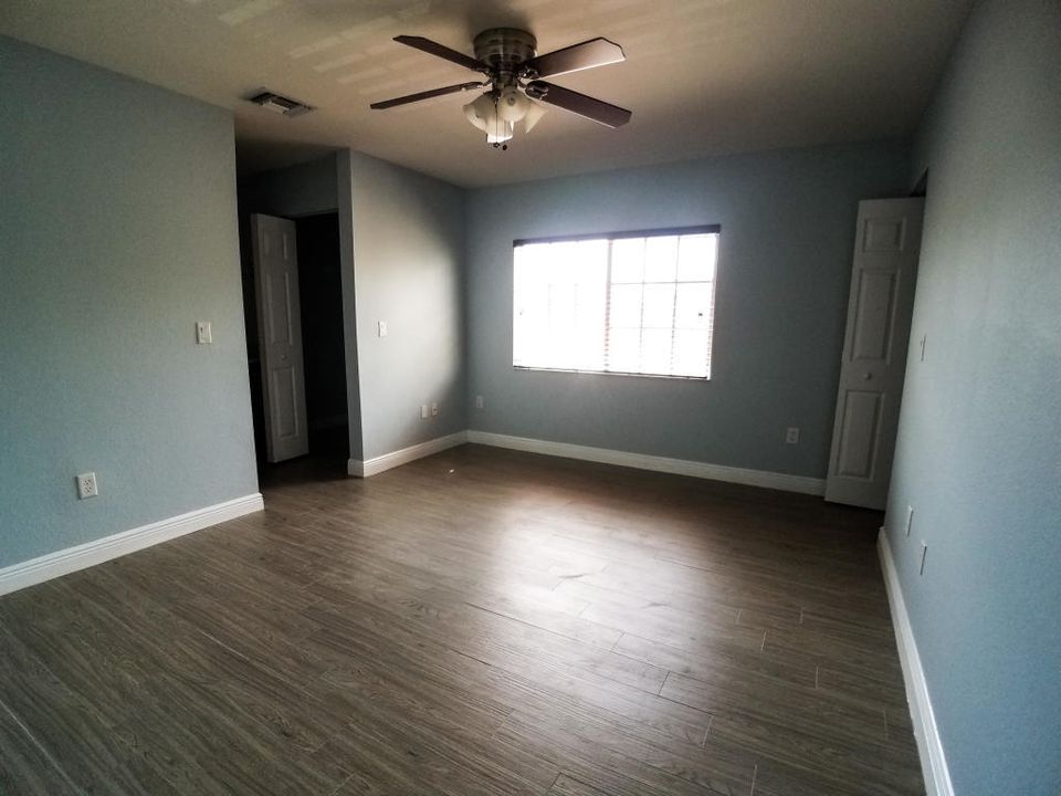 Recently Rented: $2,000 (3 beds, 2 baths, 1441 Square Feet)