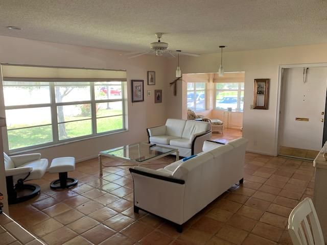 Recently Sold: $99,900 (2 beds, 1 baths, 1021 Square Feet)