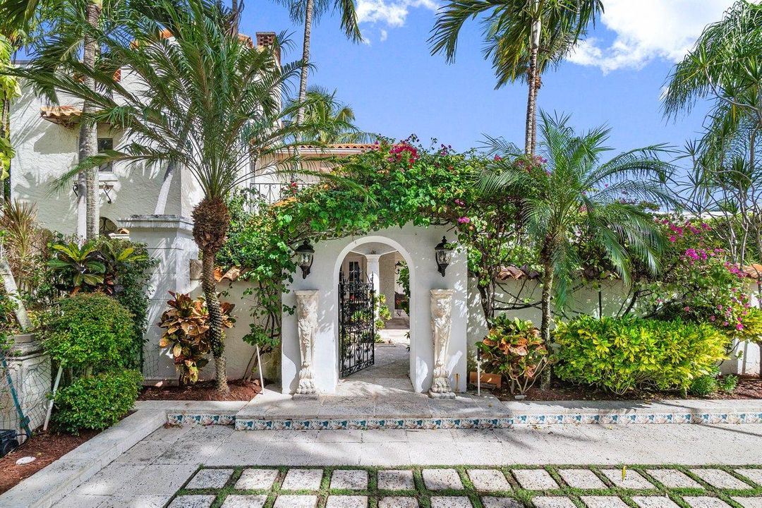 Recently Sold: $1,400,000 (3 beds, 5 baths, 2691 Square Feet)