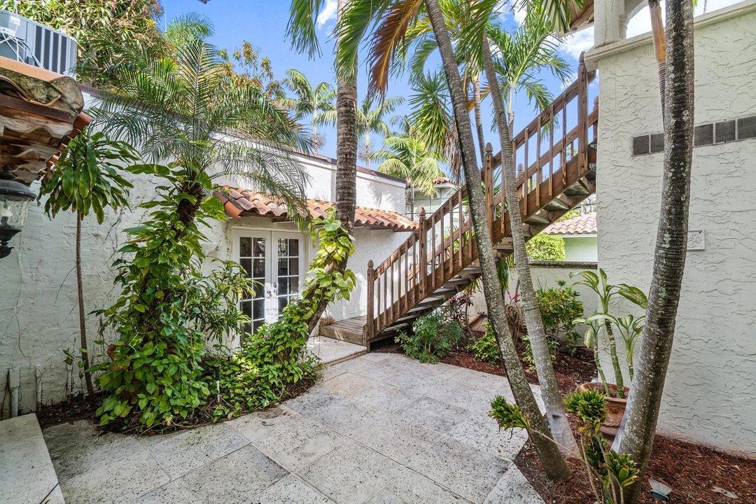 Recently Sold: $1,400,000 (3 beds, 5 baths, 2691 Square Feet)