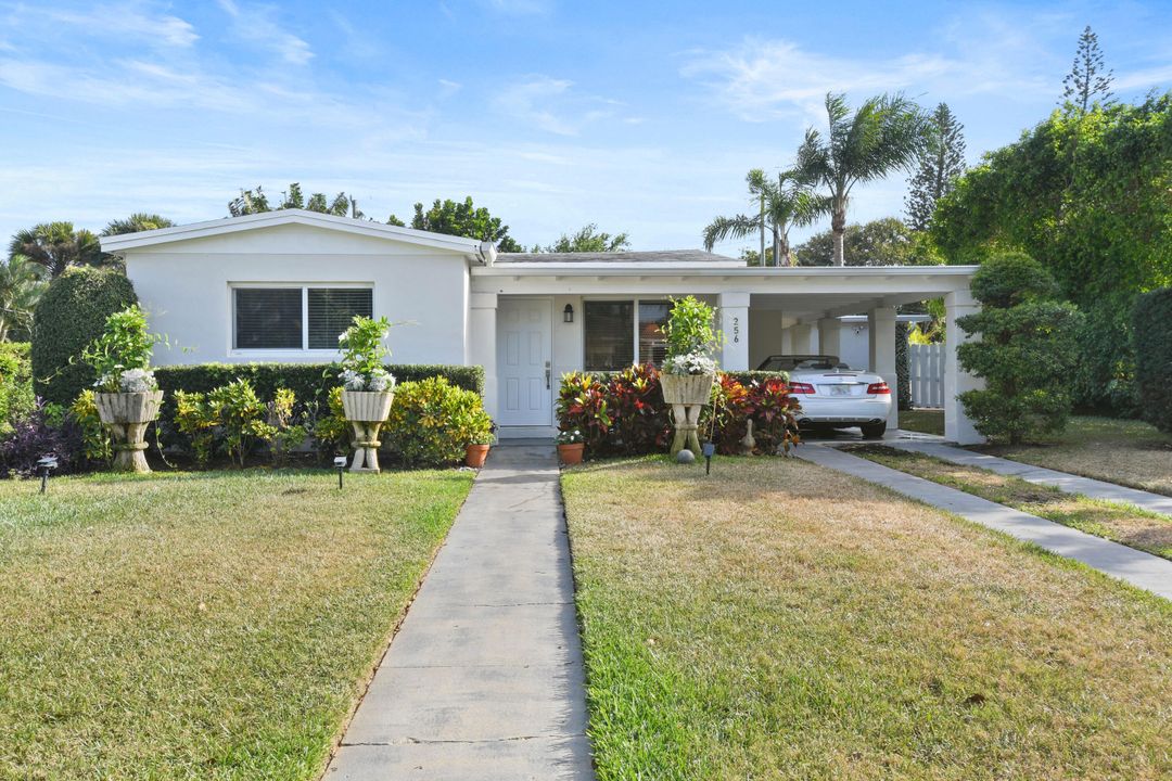 Recently Sold: $729,000 (3 beds, 2 baths, 1302 Square Feet)