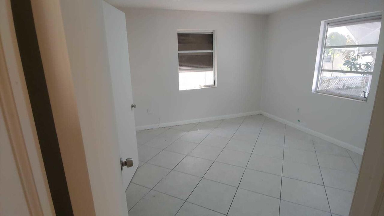 Recently Rented: $1,700 (2 beds, 1 baths, 1766 Square Feet)
