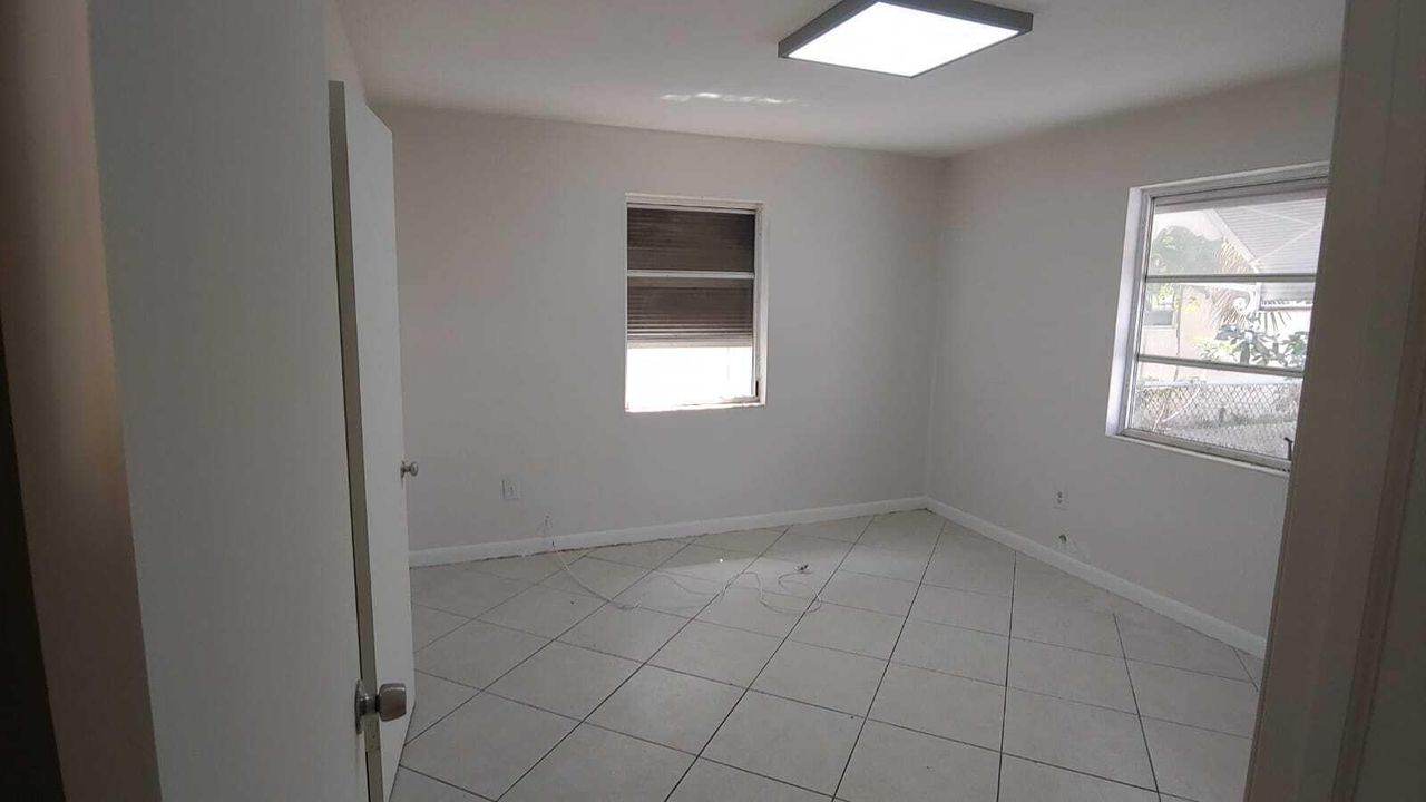 Recently Rented: $1,700 (2 beds, 1 baths, 1766 Square Feet)